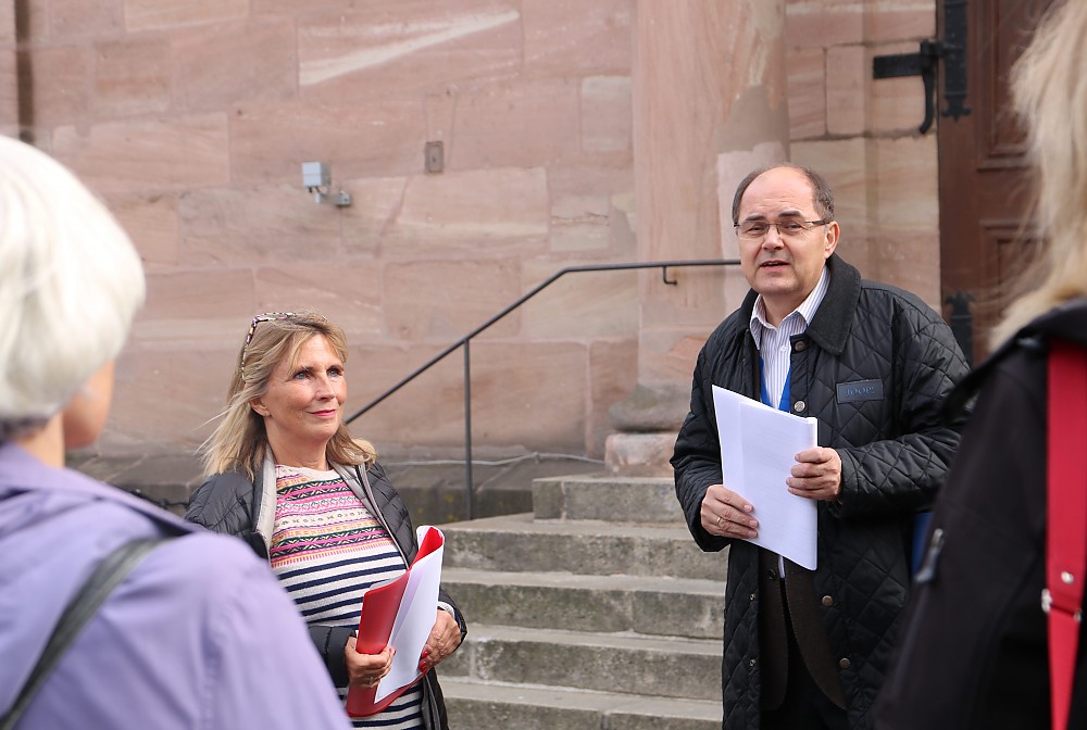 Die beiden prominenten Stadtführer Bundesminister a.D. Christian Schmidt MdB und Stadträtin Angelika Ledenko. Foto: Pfeiffer.